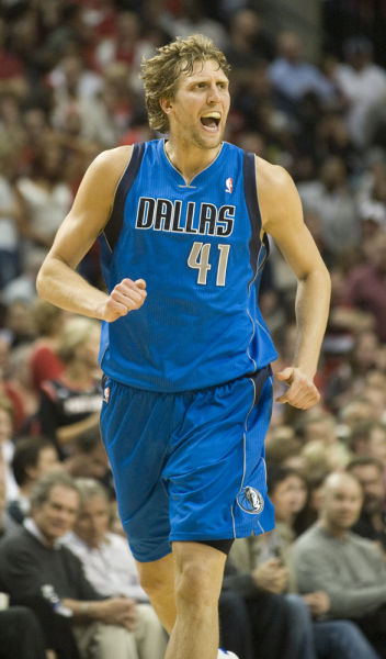 许多球迷并 许多球迷并